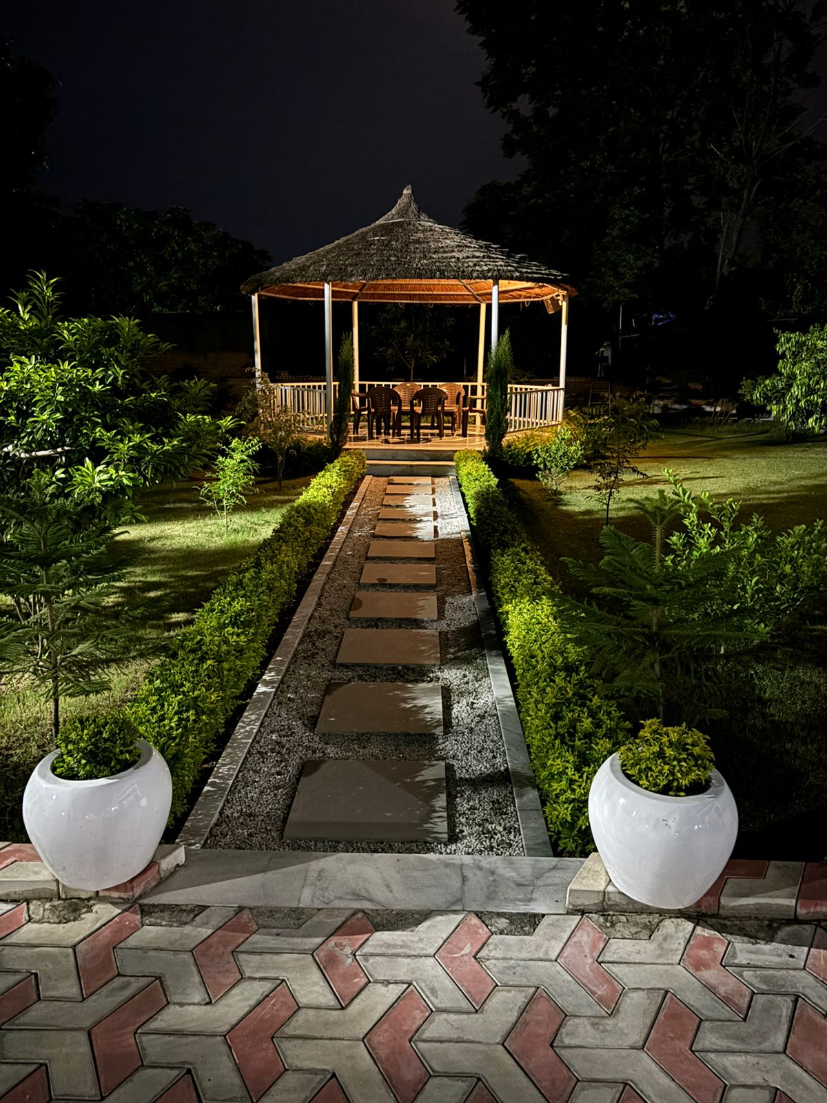 Super Deluxe Room 4 - Image 4